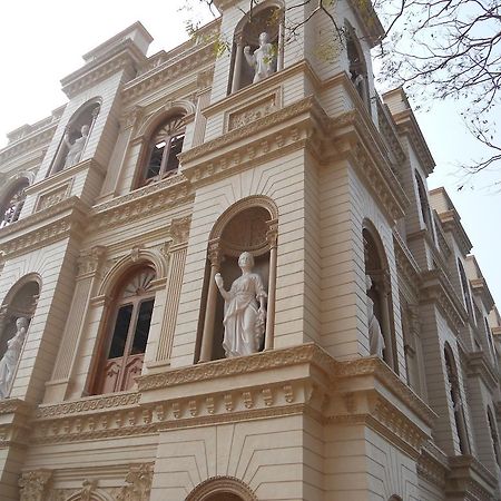 Prayag Aristro Club Hotel Колката Екстериор снимка
