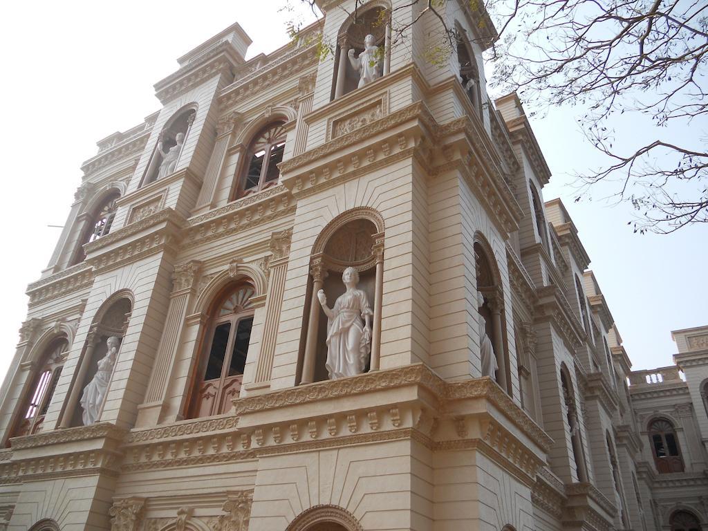 Prayag Aristro Club Hotel Колката Екстериор снимка